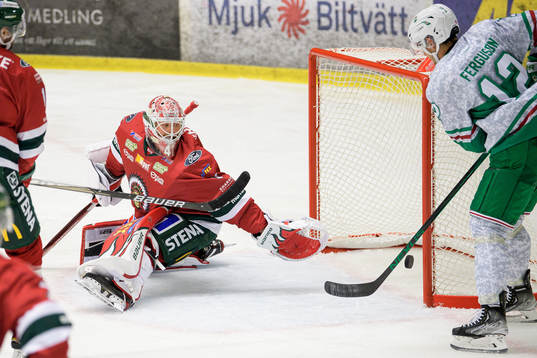 Frölundas målvakt Niklas Rubin vid Rögles 0-1 mål