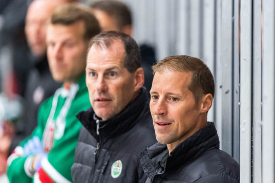 Rögles assisterande tränare Jan Larsson och tränare Cam