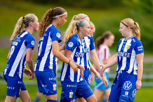 Bläddra bland fler bilder av Fotboll, Division 3, Dam, Ytterby IS - IFK Göteborg