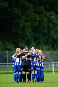 IFK Göteborg samlade innan fotbollsmatchen i division 3