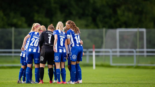 IFK Göteborg samlade innan fotbollsmatchen i division 3