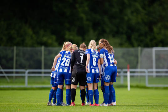 IFK Göteborg samlade innan fotbollsmatchen i division 3