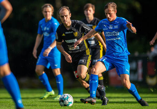 Växjö Norras Kresnik Asllani och Älmhults William
