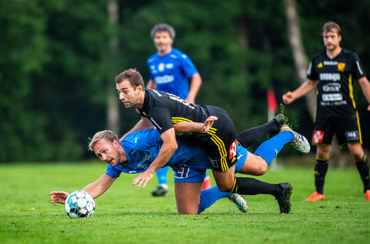 Älmhults Kevin Johansson och Växjö Norras Admir Arlekaj