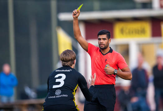 Domare Hassan Al-Saqr  varnar Växjö Norras Julius Croby