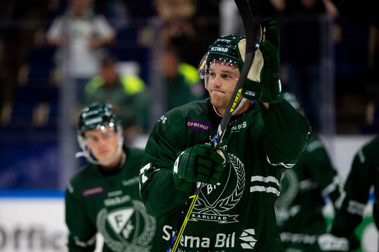 Färjestads Adam Grinning tackar publiken