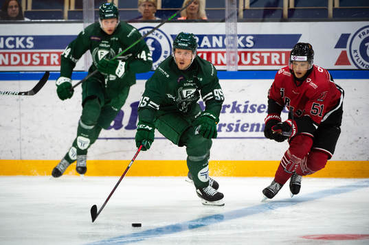 Färjestads Jacob De La Rose och Örebros Kristian Näkyvä