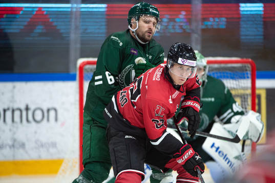 Örebros Robert Leino och Färjestads Mikael Wikstrand