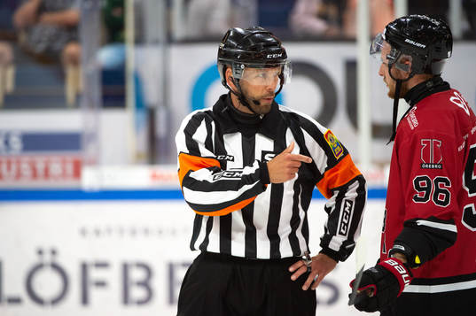 Domare Marcus Linde och Örebros Robin Kovacs