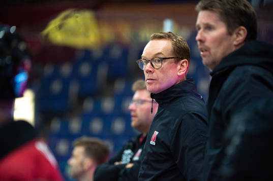 Örebros tränare Niklas Erikssonunder  träningsmatchen