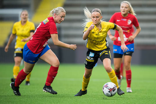 Svenljungas Anna Ebbesson och Elfsborgs Matilda Ståhlbom