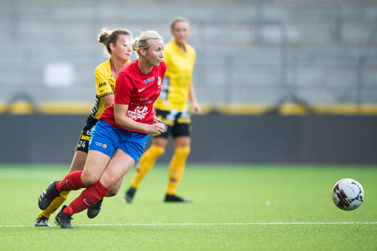 Svenljungas Anna Ebbesson och Elfsborgs Ida Backlund