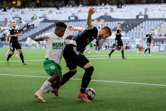 Akinkunmi Amoo of Hammarby and Uros Drezgic of Cukaricki