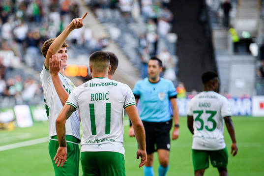Williot Swedberg of Hammarby celebrates the 4-1 goal