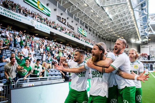 Bjørn Paulsen of Hammarby celebrates