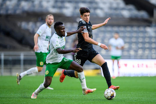 David Accam of Hammarby and Jovan Lukic of Cukaricki