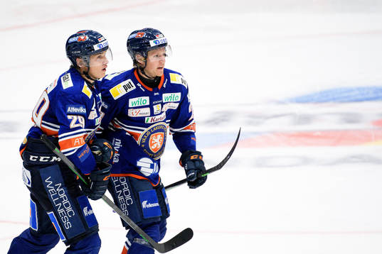 Växjös Pontus Holmberg och Hugo Gustafsson jublar