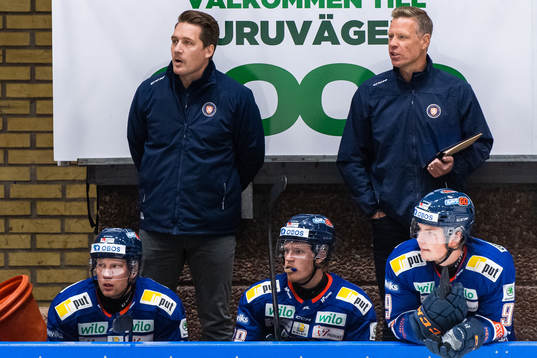 Växjös tränare Sam Hallam och assisterande tränare