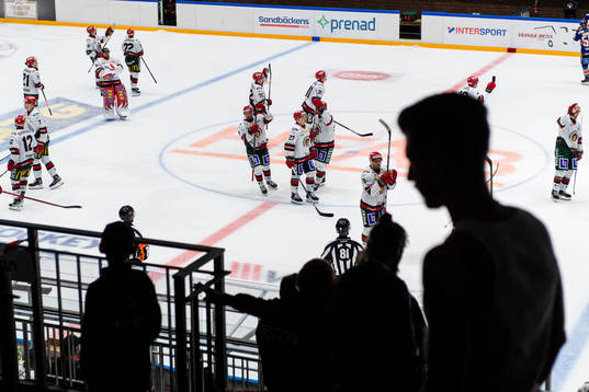 Frölundas spelare tackar publiken