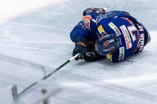 Växjös Hardy Häman Aktell har ont