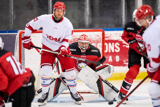 Timrås Christopher Liljewall skymmer Malmö Redhawks