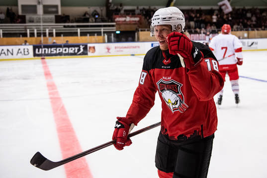 Malmö Redhawks Marcus Sylvegård jublar