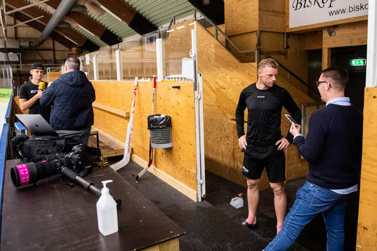 Malmö Redhawks Tim Lindfors (t.v) och Carl Söderberg