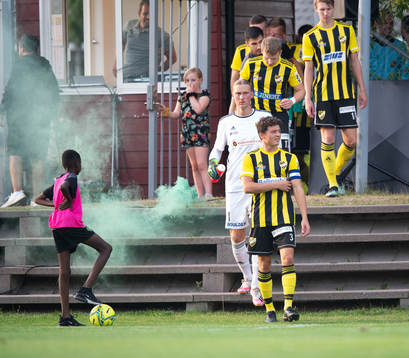 Inmarsch i matchen i division 2 mellan BK Olympic och IFK