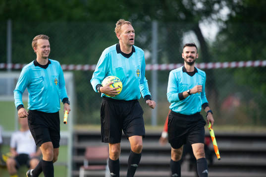 Domartrion gör entré i matchen i division 2 mellan BK