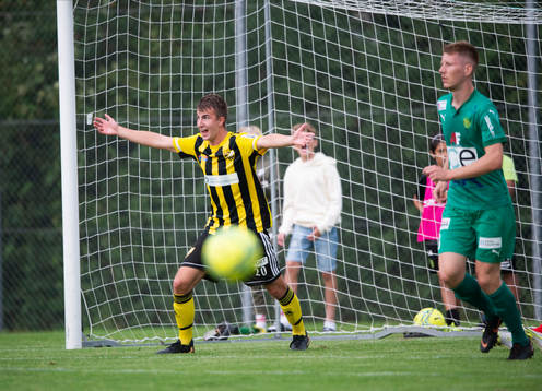 IFK Hässleholms Isak Olsson i matchen i division 2 mellan