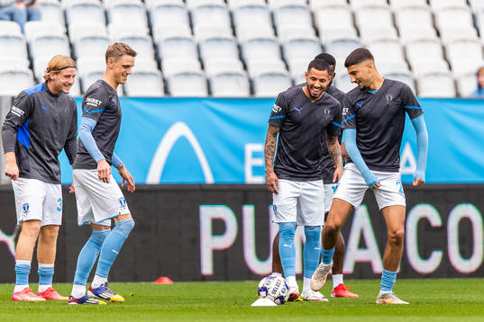 Malmö FFs Sergio Pena (tvåa från höger)