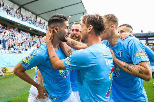 Malmö FFs Antonio Colak jublar med Eric Larsson
