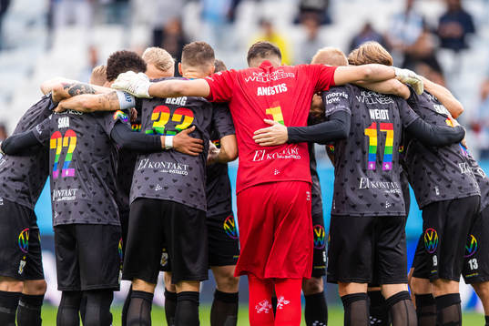 IFK Göteborgs spelare med tröjnummer i regnbågsfärger
