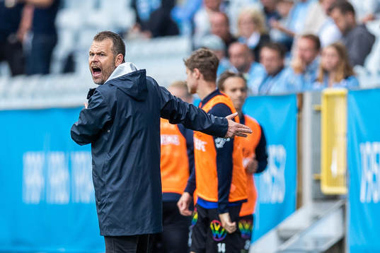 IFK Göteborgs tränare Mikael Stahre reagerar
