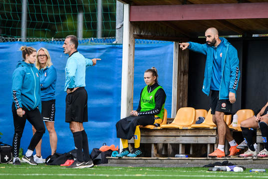 Kristianstads målvaktstränare Bojan Jovic blir utvisad