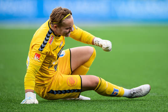 Kristianstads målvakt Brett Maron har ont