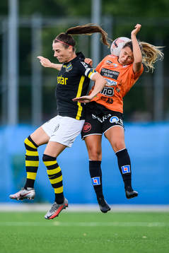 s Hallbera Gisladottir och Kristianstads Emma Petrovic
