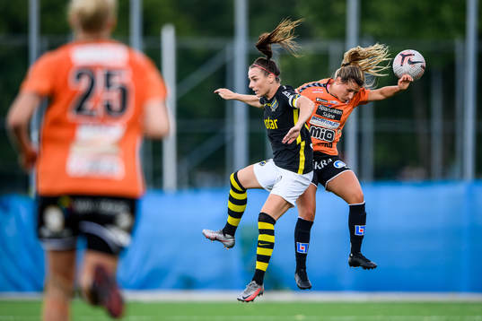s Hallbera Gisladottir och Kristianstads Emma Petrovic