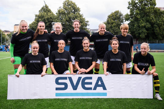 s målvakt Milla-Maj Majasaari, Hallbera Gisladottir,