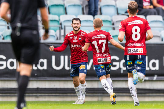 Örgrytes Anel Rashkaj jublar med lagkamrater