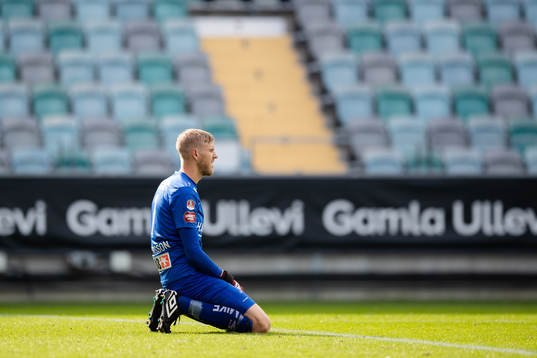 Örgrytes målvakt Fredrik Andersson deppar