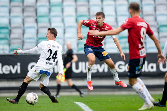 Örgrytes Daniel Paulson med ett skott