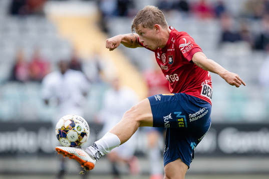 Örgrytes Anton Andreasson med ett skott