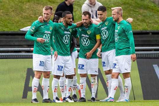 Jönköpings Jesper Svensson (till vänster) jublar med