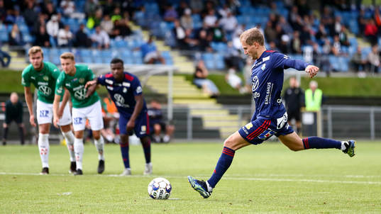 Oliver Silverholt missar en straff