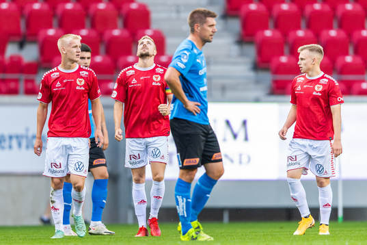 Kalmars Jonathan Ring jublar