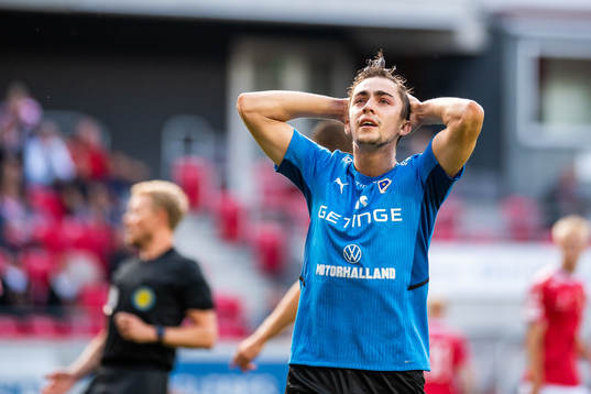 Halmstads Emil Tot Wikström deppar