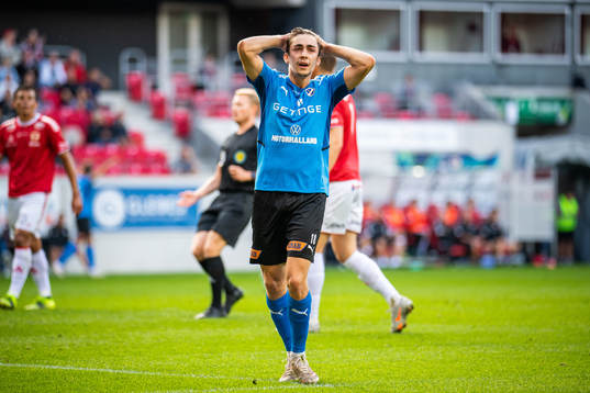 Halmstads Emil Tot Wikström deppar