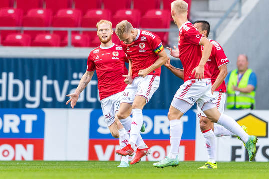 Kalmars Jonathan Ring jublar