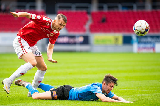Kalmars Piotr Johansson och Halmstads Emil Tot Wikström